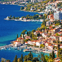 Panoramablick auf die Uferpromenade der Riviera von Opatija Panoramablick auf die Uferpromenade der Riviera von Opatija